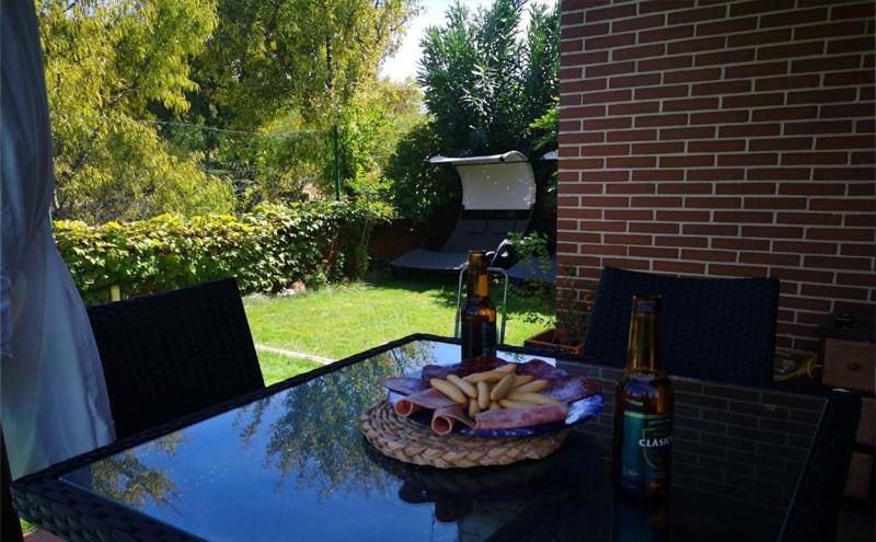 Pensjonat Lia Y El Pinar Olías del Rey Zewnętrze zdjęcie